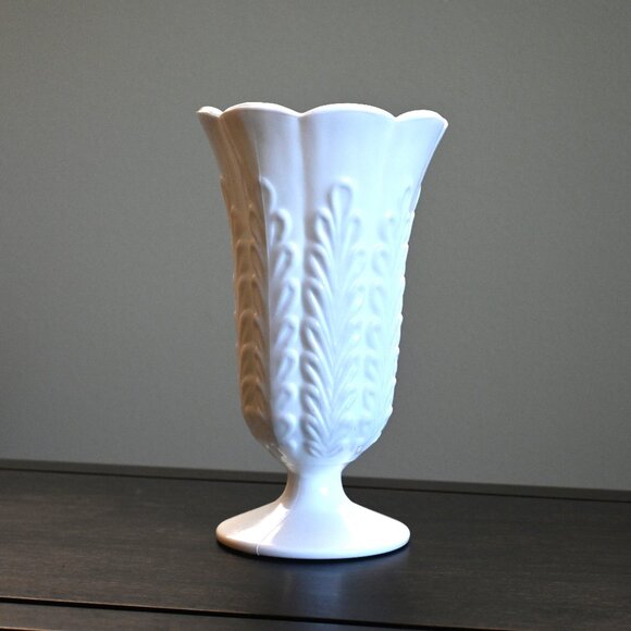 VTG MCM E. O. Brody Co. Milk Glass Tall Fluted Pedestal Vase M5200 Flower Fern - Picture 2 of 9
